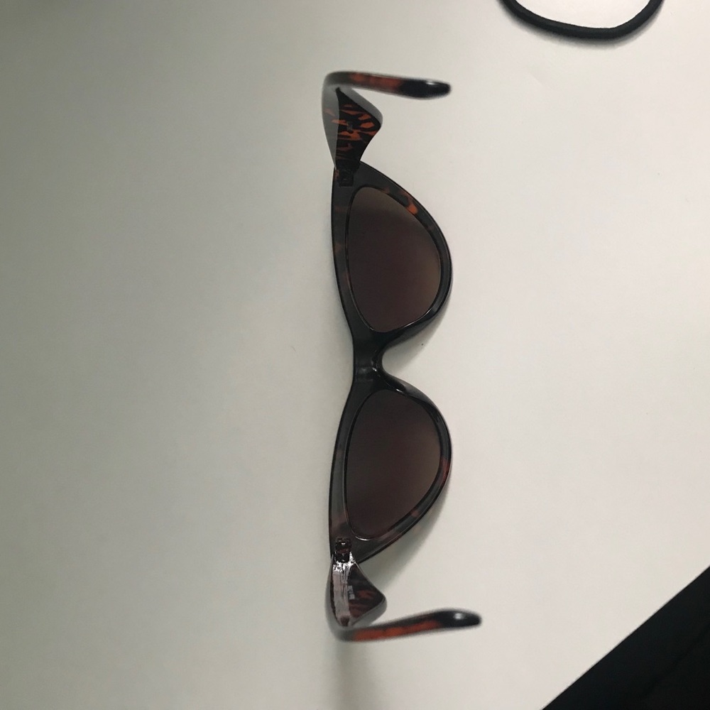 Sun Glasses - Picture 5 of 5